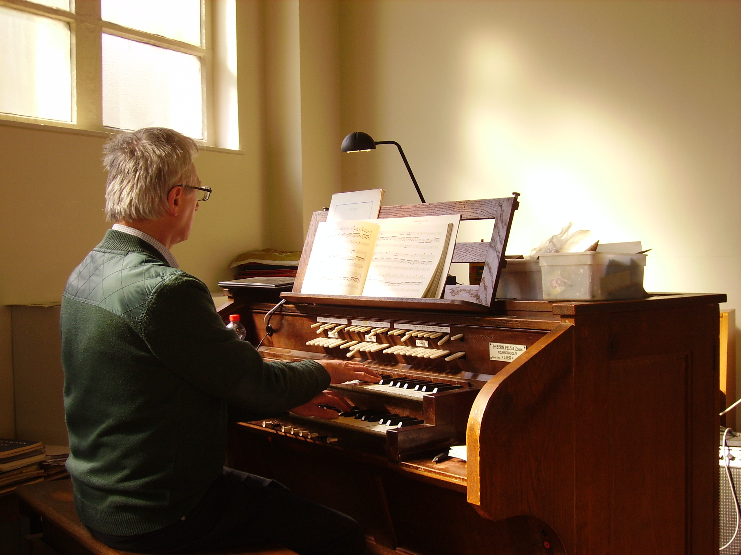 Michel Goossens aan het orgel